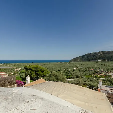 Casetta Bianca Nello Junno *