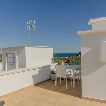 Casetta Bianca Nello Junno * מאטינאטה