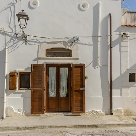 Casetta Bianca Nello Junno *