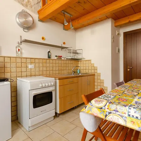 Casetta Bianca Nello Junno * Mattinata