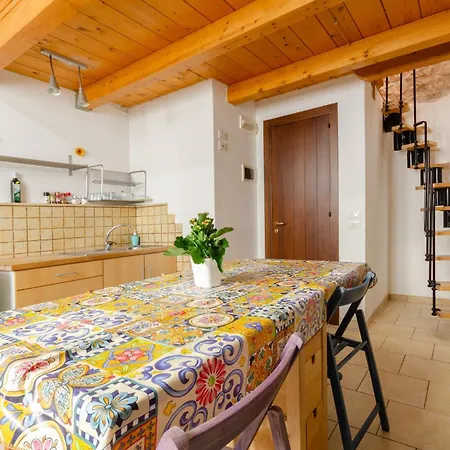 Casetta Bianca Nello Junno בית נופש *